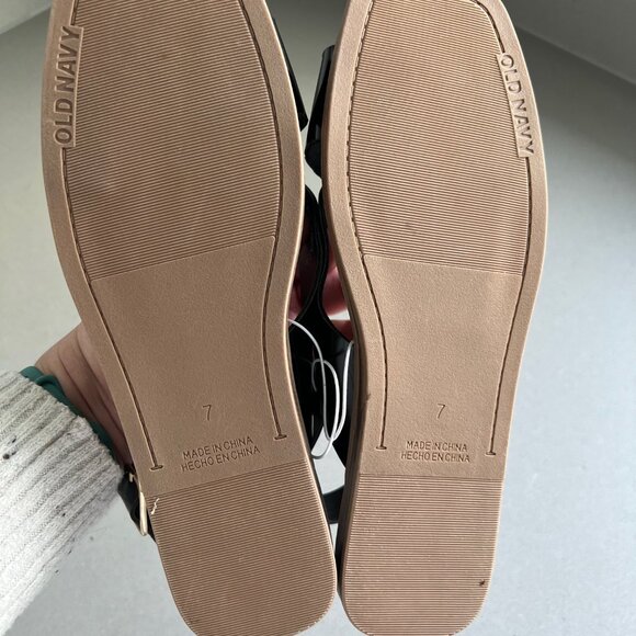 NWT Old Navy Women Size 7 Faux Leather Black Jack Cross-Strap Buckled Sandals - Picture 3 of 8